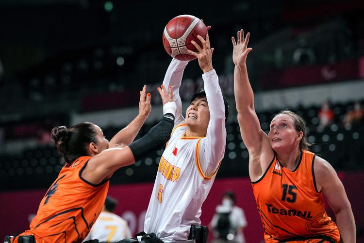 中国对荷兰篮球比赛